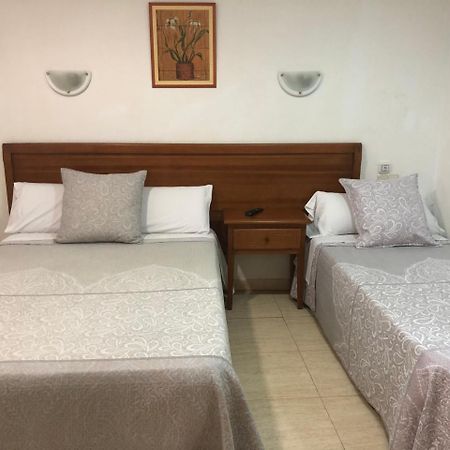Hostal 82 Olías del Rey Екстериор снимка
