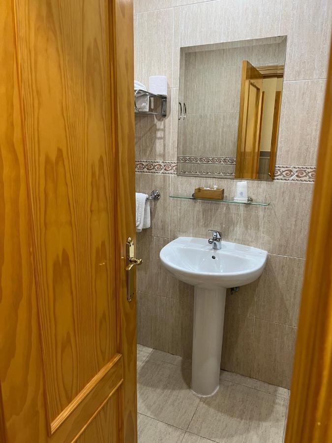 Hostal 82 Olías del Rey Екстериор снимка