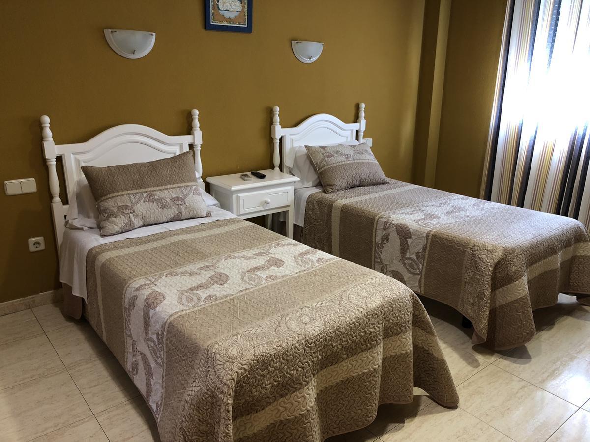Hostal 82 Olías del Rey Екстериор снимка