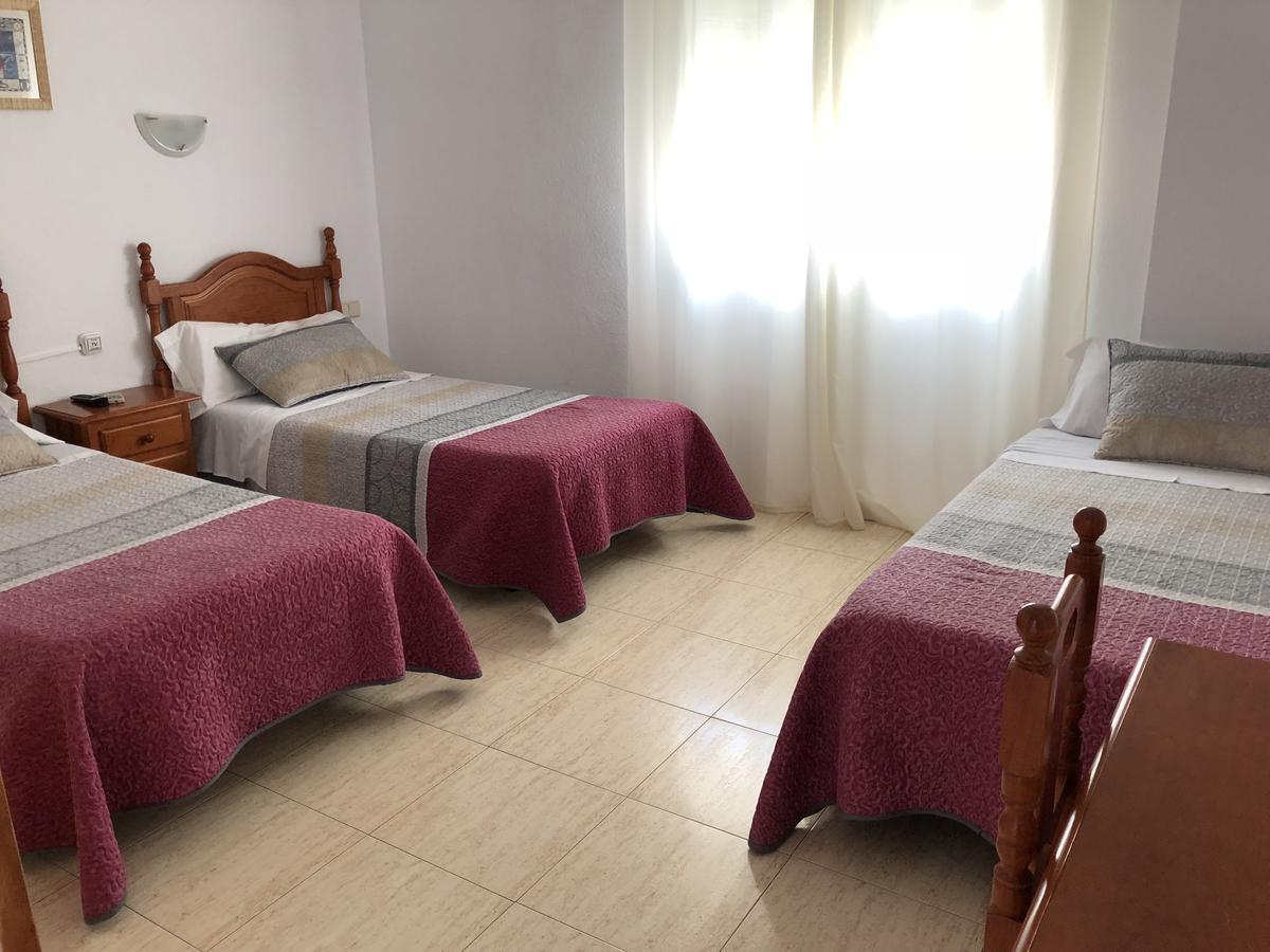 Hostal 82 Olías del Rey Екстериор снимка