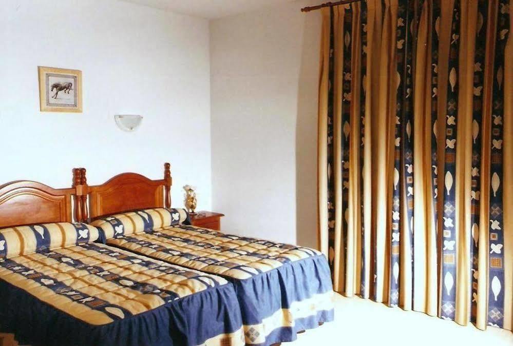 Hostal 82 Olías del Rey Екстериор снимка