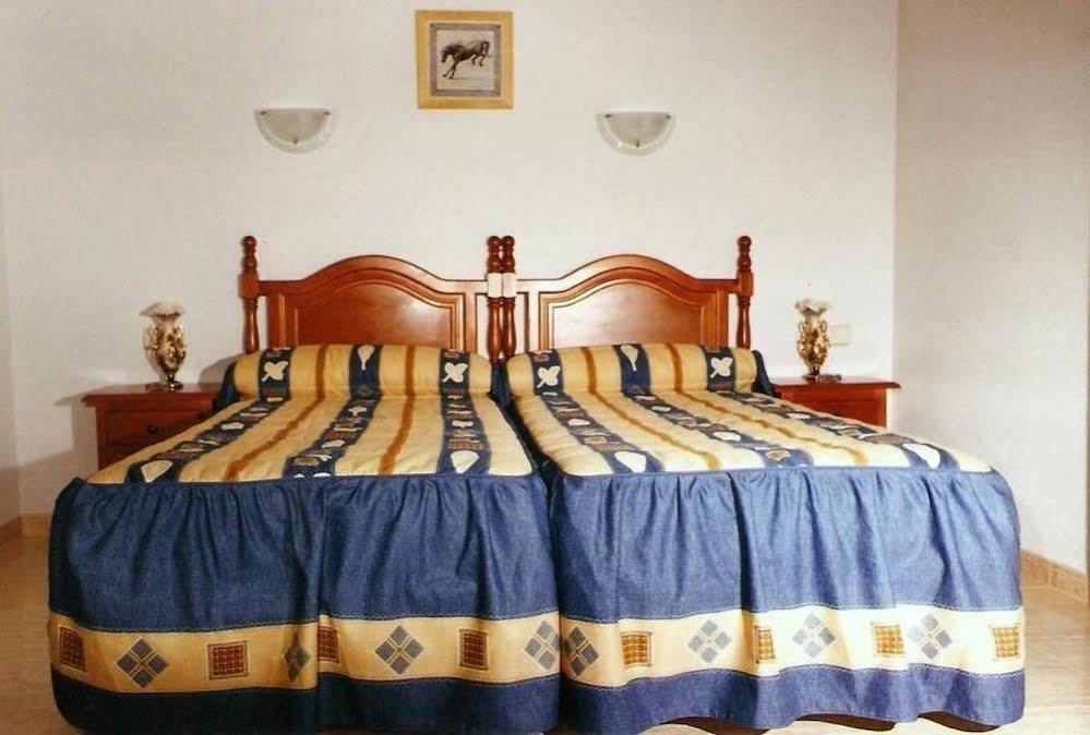 Hostal 82 Olías del Rey Екстериор снимка