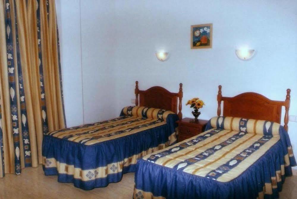 Hostal 82 Olías del Rey Екстериор снимка
