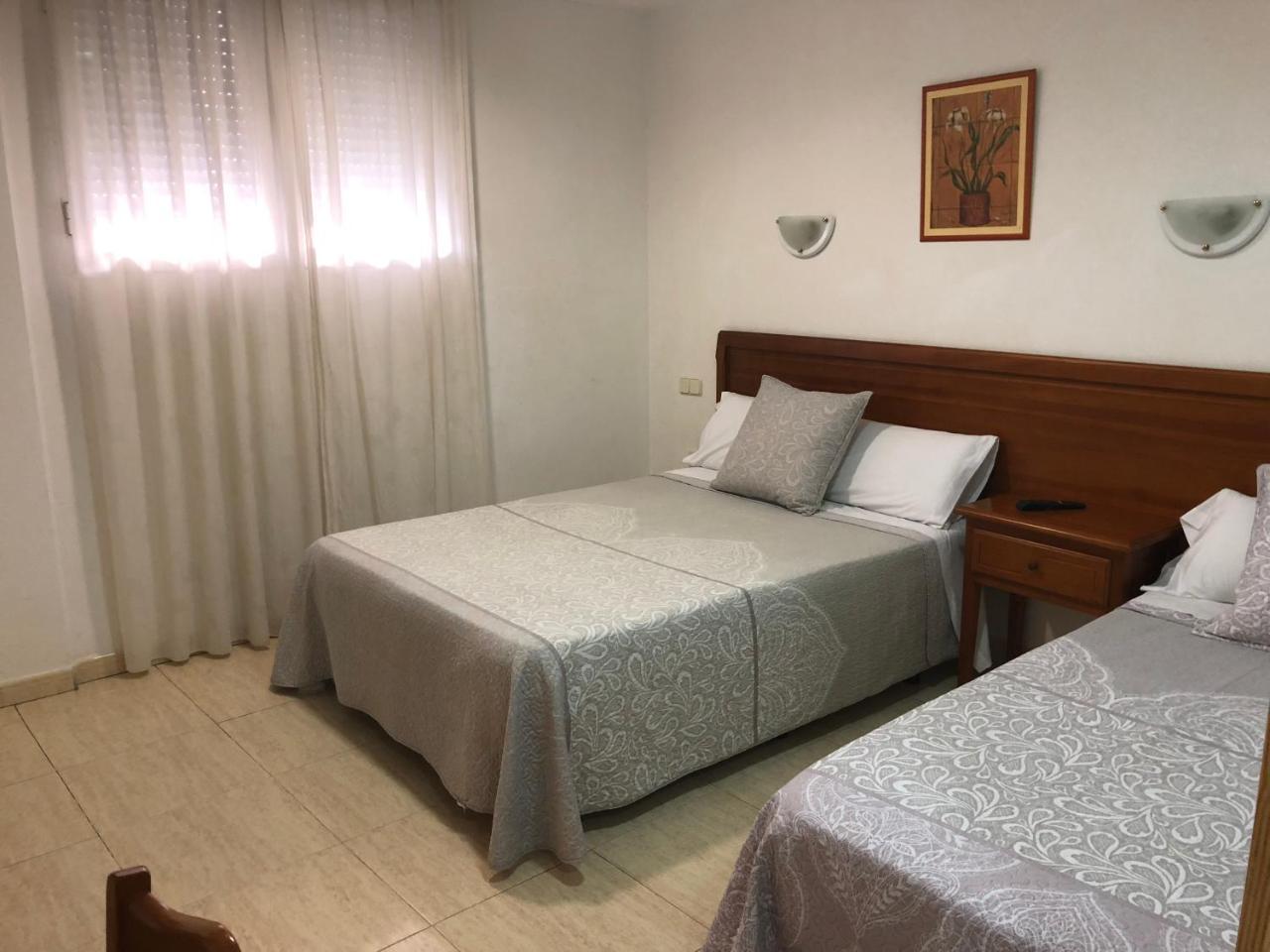 Hostal 82 Olías del Rey Екстериор снимка